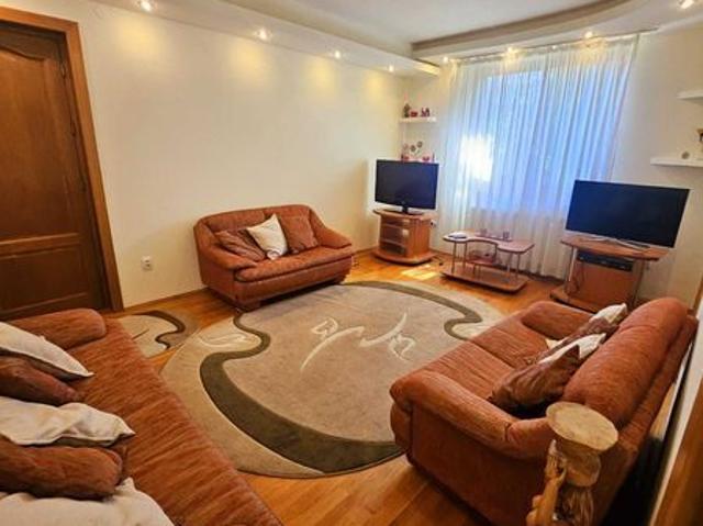 Apartament ultracentral, la parterul unei vile