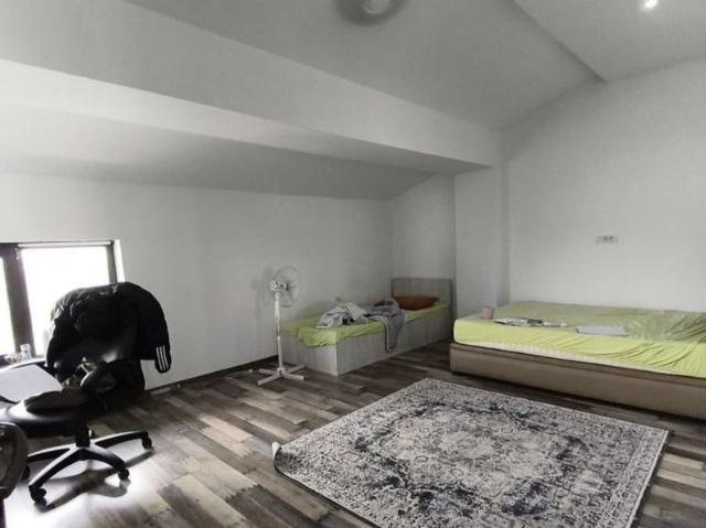Apartament Veterani 5 camere, 2 locuri parcare, 2 intrări, gaze