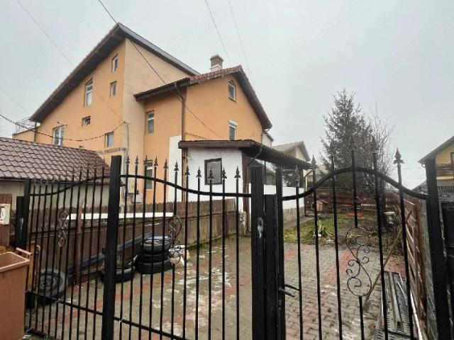 Apartament 110 mp în vilă | Plopii Fără Soț – Bucium | Curte proprie | 24 locuri de parcare