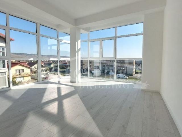 Apartament 136m² 4 camere pe 2 niveluri Bucătărie separată