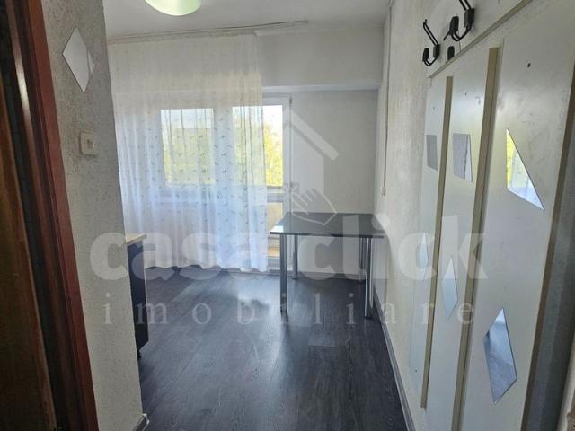 Apartament 1 cameră, decomandat, balcon mare, etaj 3, Piata Centrala