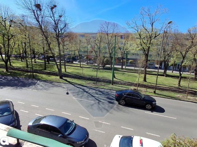 Apartament 1 cameră în Centru – Bd. Revoluției, balcon mare