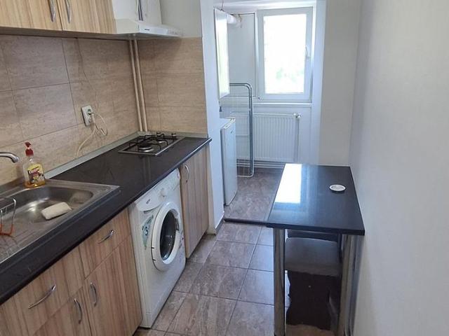 Apartament 1 Camera Bloc Salcia 28mp Etaj 3 Mobilat CT AC 300Euro