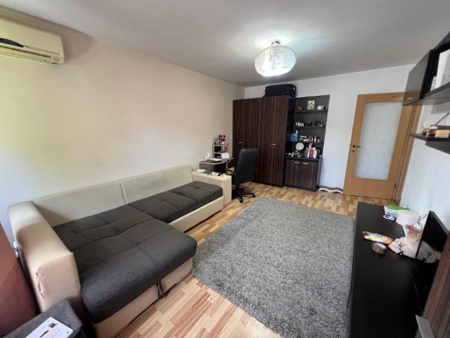 Apartament 1 camera decomandat Podul de Fier Targu Cucu