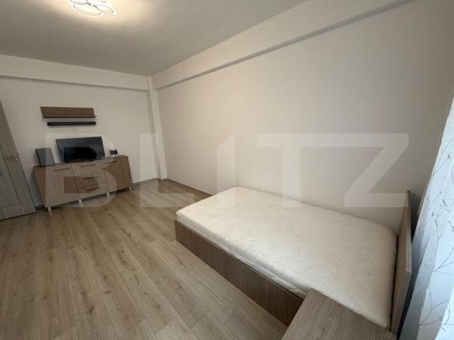 Apartament 1 camera, decomandat, parcare, zona Terra