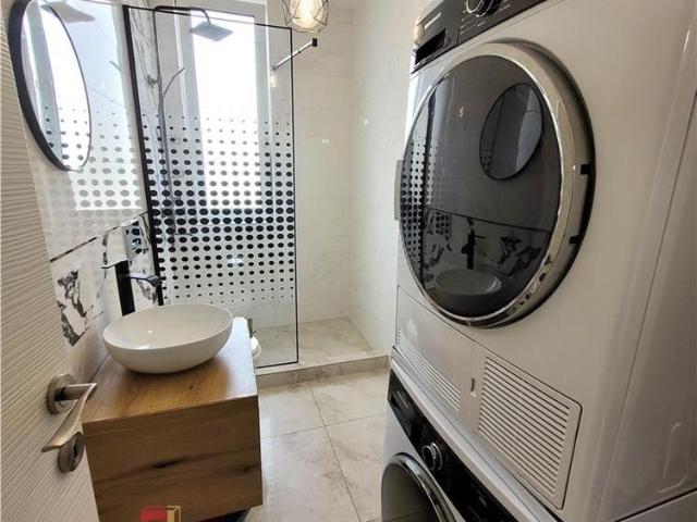 Apartament 1 camera, Studio, Parcare inclusa, Uniri