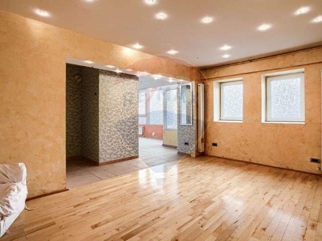 Apartament 1 camera vanzare in bloc de apartamente Arad, P Ta Garii vezi locația pe hartă