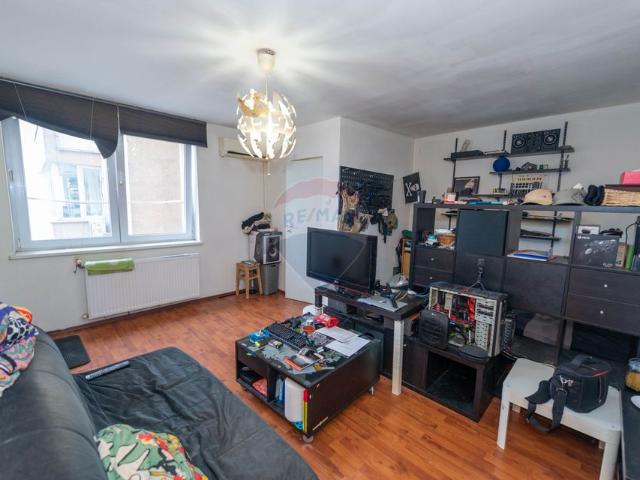 Apartament 1 camera vanzare in bloc de apartamente Bucuresti, Gara de Nord vezi locația pe hartă