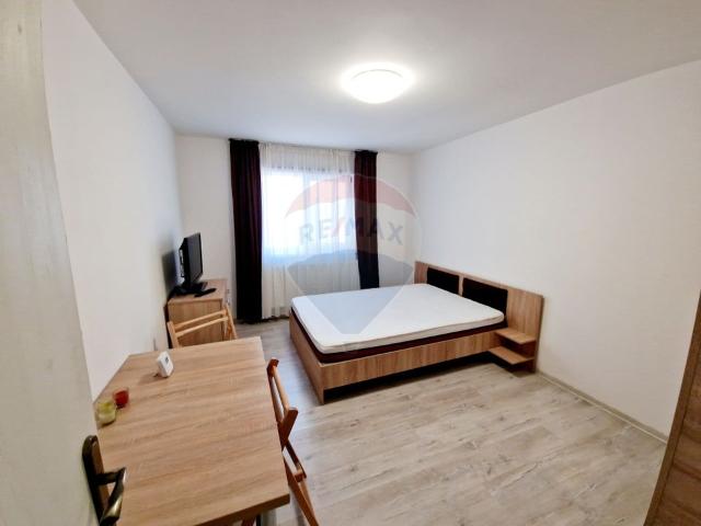 Apartament 1 camera vanzare in bloc de apartamente Piatra Neamt, 1 Mai vezi locația pe hartă