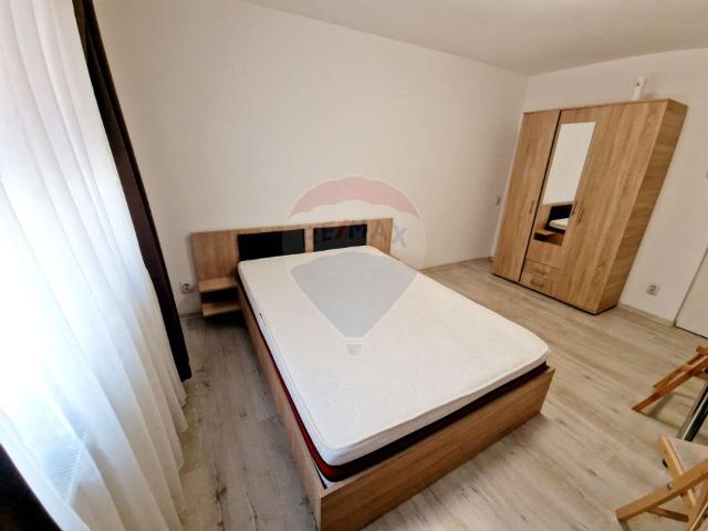 Apartament 1 camera vanzare in bloc de apartamente Piatra Neamt, 1 Mai vezi locația pe hartă