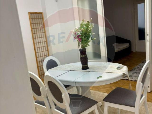Apartament 2 3 camere in Vila intrare separata Zona Mircea Vulcanescu