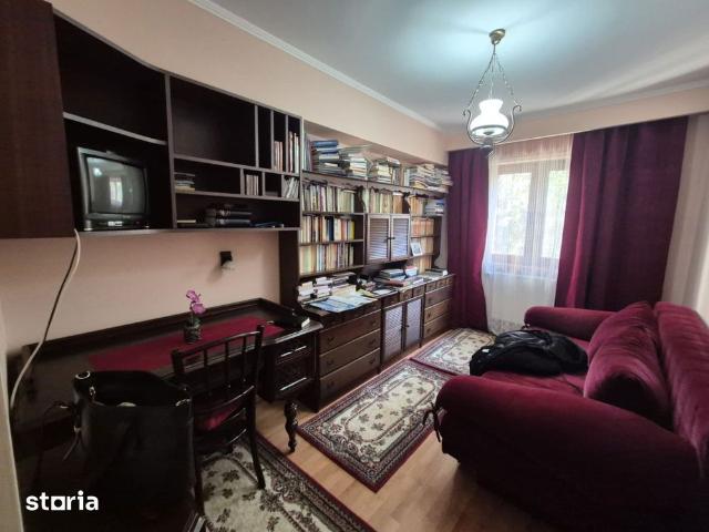 Apartament 2 cam,etaj 2 decomandat Piața Mică disponibil imediat