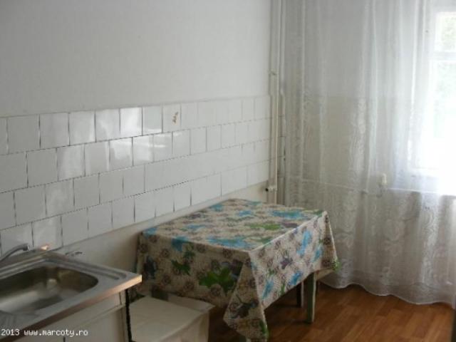 Apartament 2 cam Republicii Et 2 semimobilat 100 euro/lunar