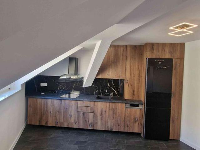 Apartament 2 camere, mansardă, zonă centrală Brașov — 650€/lună