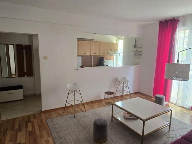 Apartament 2 camere Metrou Universitate, 500 EUR