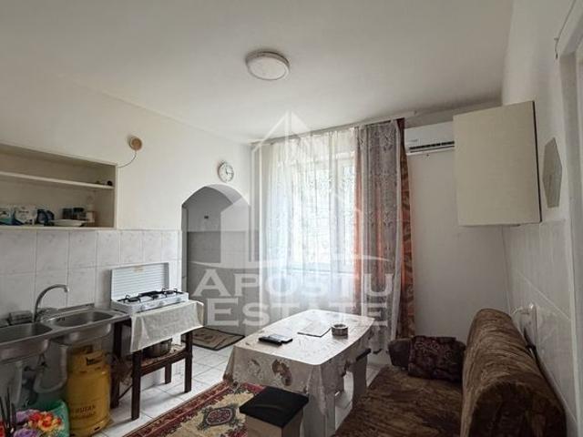 Apartament 2 camere, AC, zona Lipovei