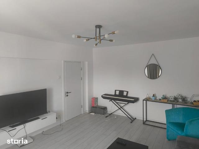 Apartament 2 camere, balcon, Piata Unirii