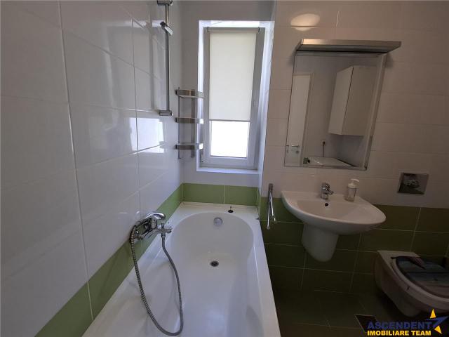 Apartament 2 camere cu parcare si boxa, Top City, Tractorul Brasov