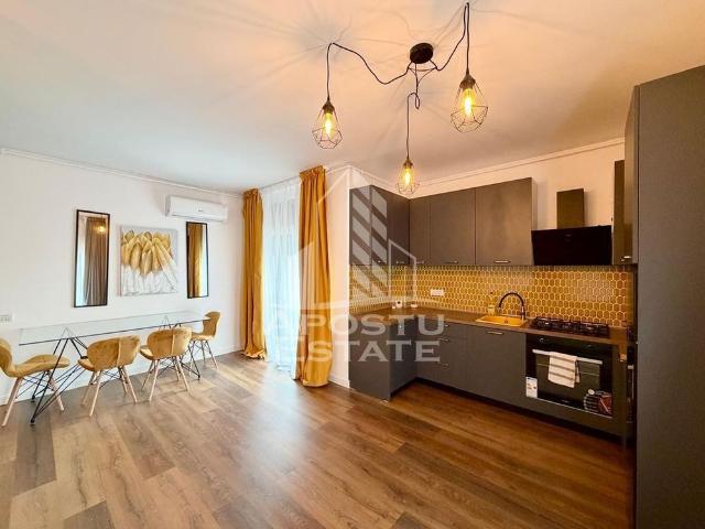 Apartament 2 camere, curte proprie, loc de parcare, Toron.