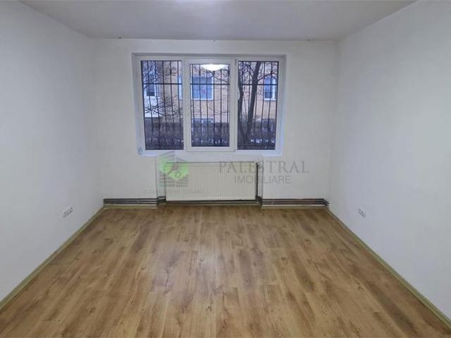 Apartament 2 camere Centrul Civic,parter pentru birouri,520 Euro