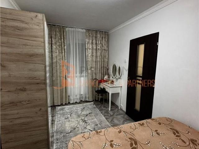 Apartament 2 camere cf 2 semidecomandat zona Micro 14