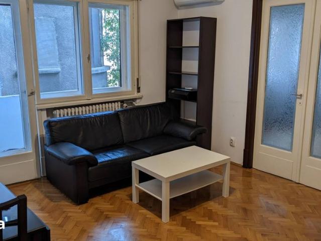 Apartament 2 camere Cismigiu cu balcon si boxa,,renovat