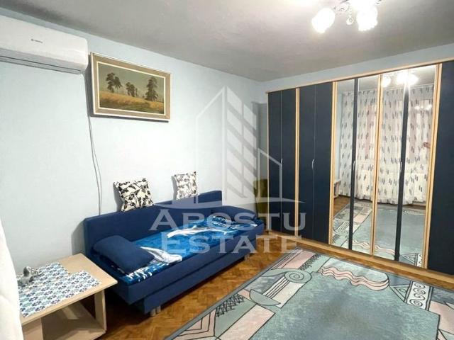 Apartament 2 camere de inchiriat, centrala proprie, zona centrala