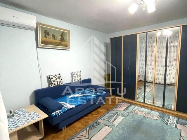 Apartament 2 camere de inchiriat, centrala proprie, zona centrala