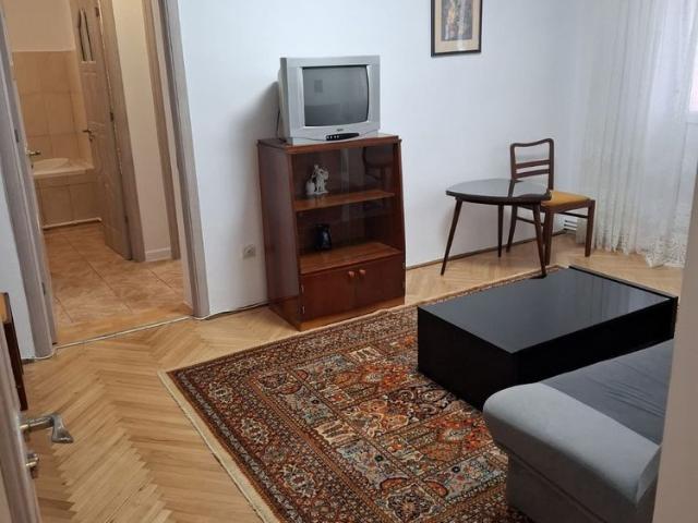 Apartament 2 camere de închiriat – complet mobilat și utilat