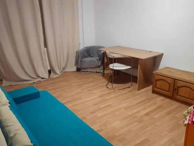 Apartament 2 camere de inchiriat etaj 4 zona Maxicom