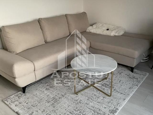 Apartament 2 camere de inchiriat, loc de parcare, Giroc