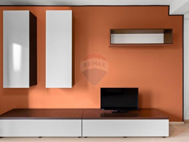 Apartament 2 camere de închiriat + loc parcare în zona.