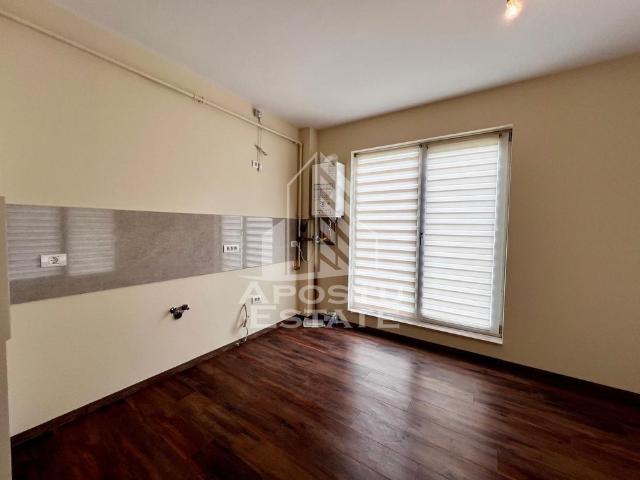 Apartament 2 camere de inchiriat, nemobilat, parcare proprie, Giroc