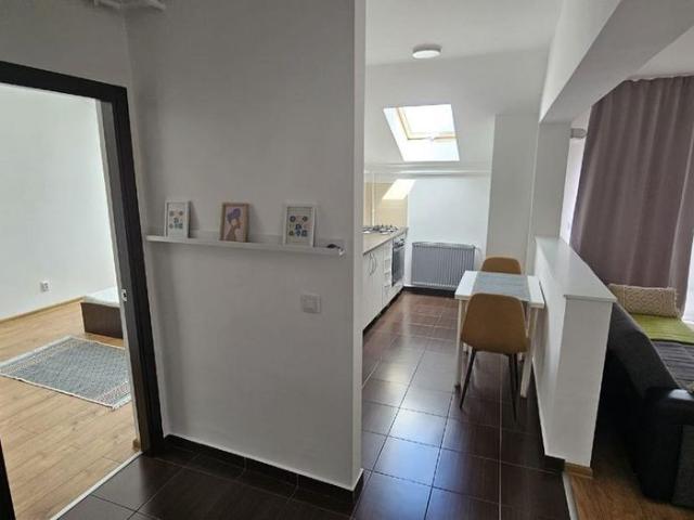 Apartament 2 camere, de inchiriat, parcare inclusa, Str Sesul de Sus