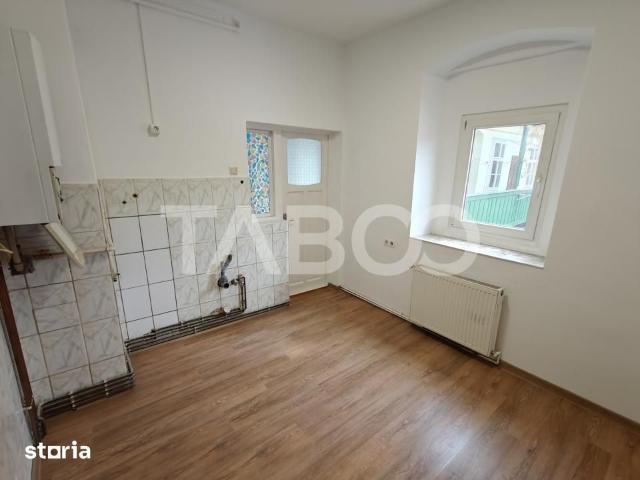 Apartament 2 camere de inchiriat Str Alexandru Xenopol comision 0