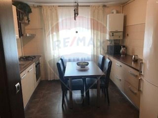 apartament 2 camere de închiriat, str. lunga