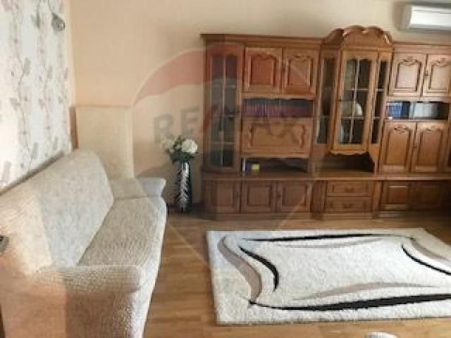 Apartament 2 camere de inchiriat, str. Lunga