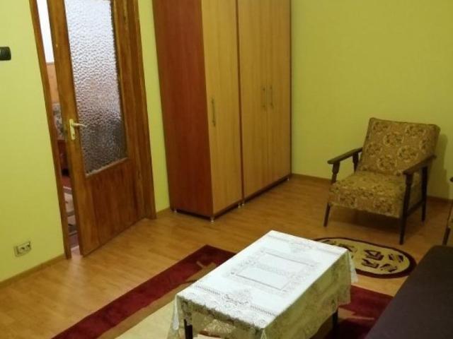Apartament 2 camere dec, zona Piata