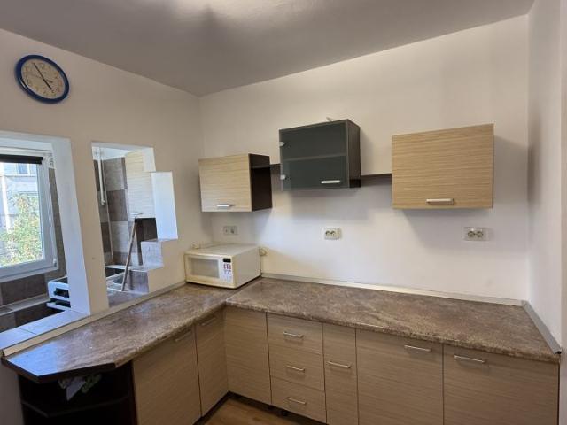 Apartament 2 camere, decomanda, etaj 2, Zona Macului