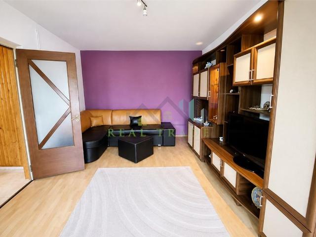 Apartament 2 camere decomandat 55 mp Centrul Civic Toamnei