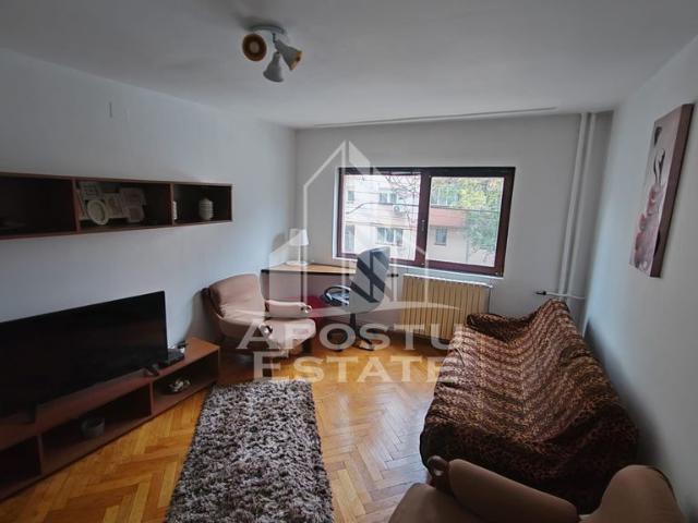 Apartament 2 camere, decomandat, centrala proprie, zona M.