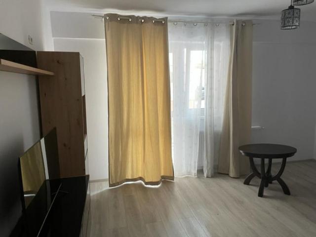 APARTAMENT 2 CAMERE, DECOMANDAT, BLOC NOU, PRIMA CHIRIE, TOT