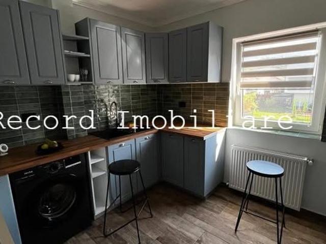 Apartament 2 camere decomandat, et.1, parcare Floresti