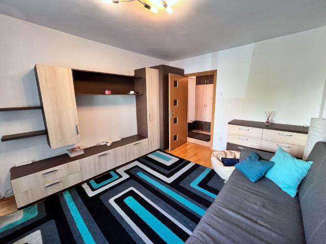 Apartament 2 camere decomandat etaj 1 Intre Lacuri