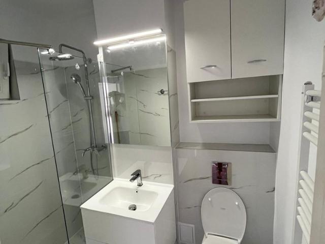 Garsoniera spatioasa, curte proprie, mobilata si utilata, zona Terezian
