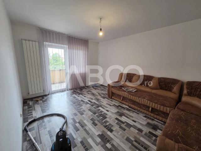 Apartament 2 camere decomandat zona Bd. Unirii etaj 4 recent renovat
