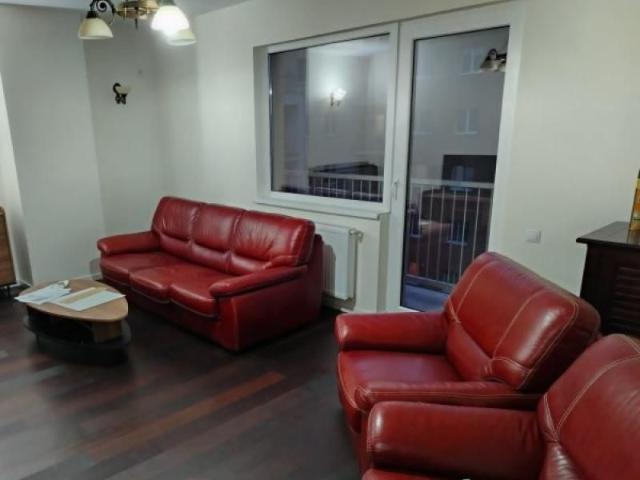 Apartament 2 camere decomandat, zona Pietroasa