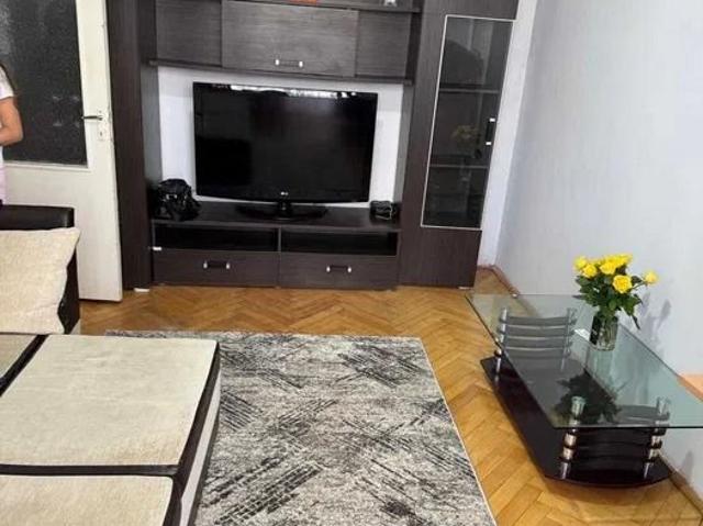 Apartament 2 camere, decomandat, zona Podu Ros