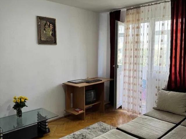 Apartament 2 camere, decomandat, zona Podu Ros