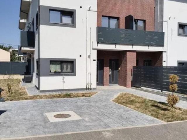 Apartament 2 camere,decomandate, gradina si parcare privata zona Aurel Vlaicu